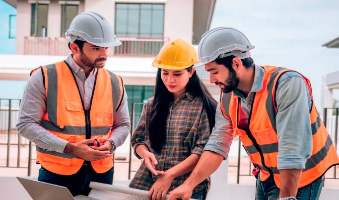 Ingenieros trabajando